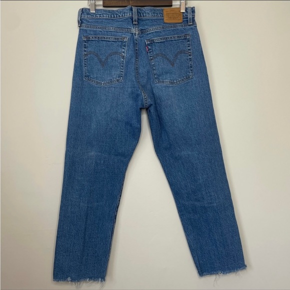 Levi's Wedgie Straight Jeans Button Fly High Waist Ankle Raw Hem Frayed Denim 30 - Picture 2 of 3